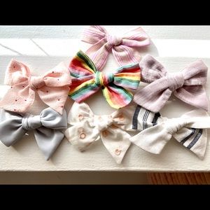 EUC Adorable Bundle of Clip on Hair Bows 🎀🎀
